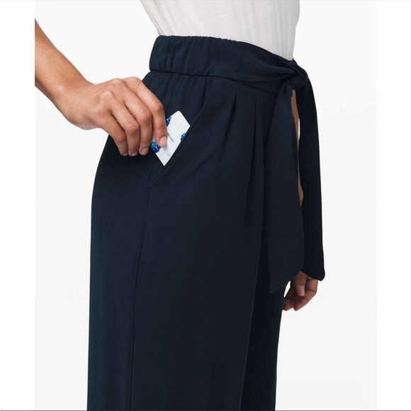 Lululemon Noir Crop Pant Navy Wide Leg High Rise Belted Tie Waist Capri Sz 4 - Picture 15 of 15